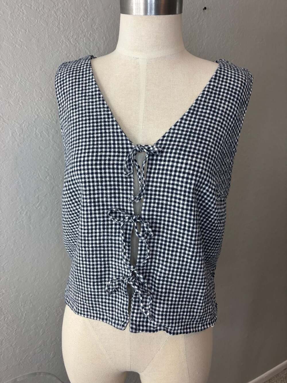 Hollister Black and White Gingham Tie-Front Vest Size M
